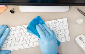 Cleaning a keyboard