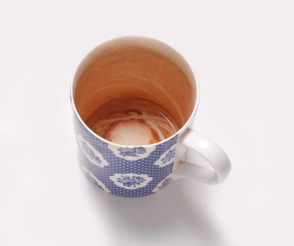 How to Clean Tea Stains From Mugs