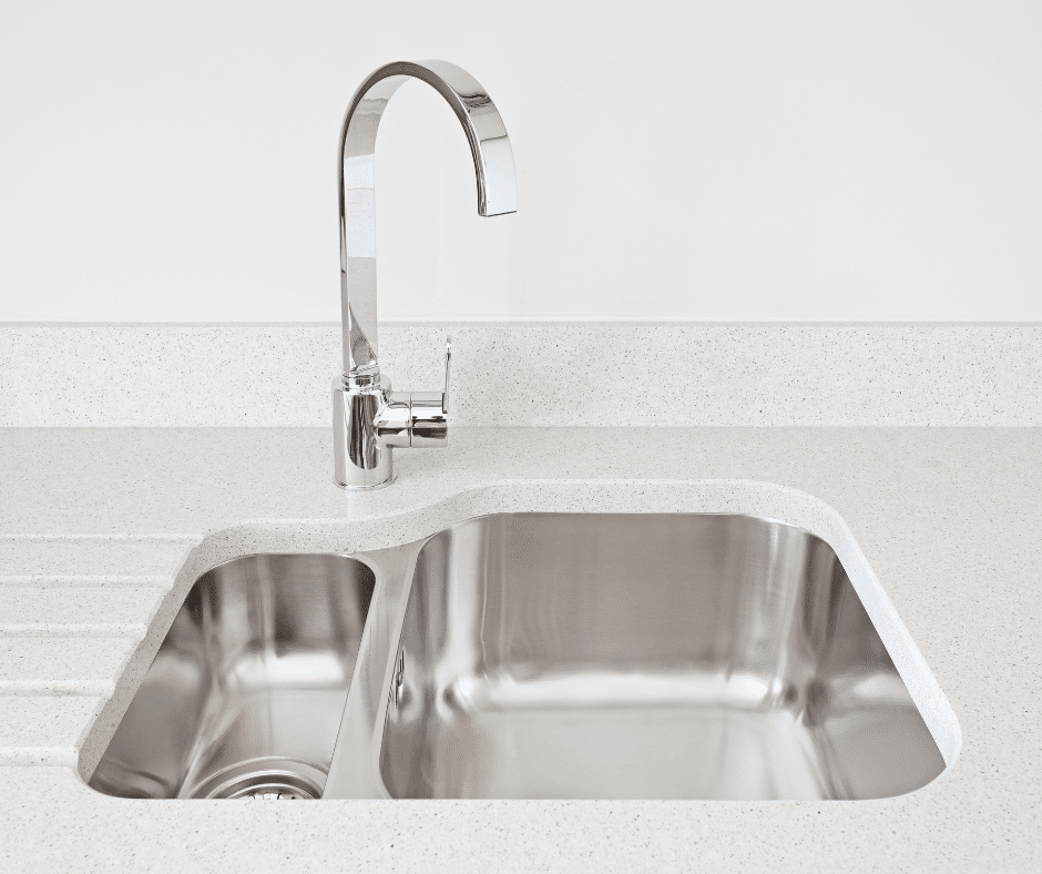 How to Polish a Stainless Steel Sink With Flour