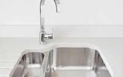 How to Polish a Stainless Steel Sink With Flour