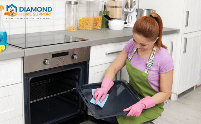How to clean an oven tray