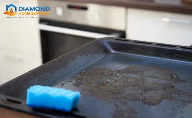 How to clean an oven tray